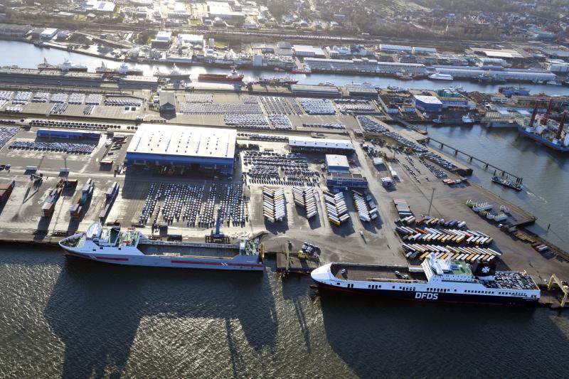 Maritime Wirtschaft   Cuxport Kopie