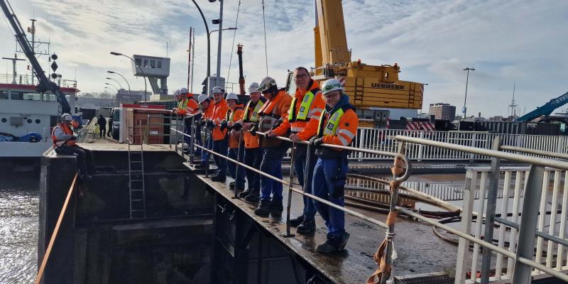 Maritime Wirtschaft   Nports Mitarbeiter